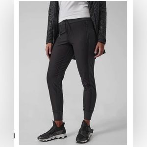Athleta Black Headlands Hybrid Trek Jogger size 10 (M/L)